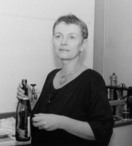 Bärbel Bohley beim Wiedereinreisefest in ihrem Atelier 1988