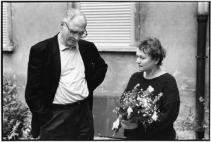 Bärbel Bohley mit Jens Reich bei der Eröffnung des Archivs 1994